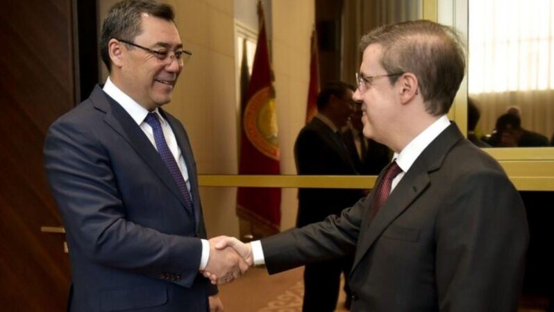 İhlas Holding Yönetim Kurulu Lideri Mücahid Ören,Kırgızistan’daki iki dev güç projesi için Kırgızistan Cumhurbaşkanı Caparov ile Bişkek’te görüştü