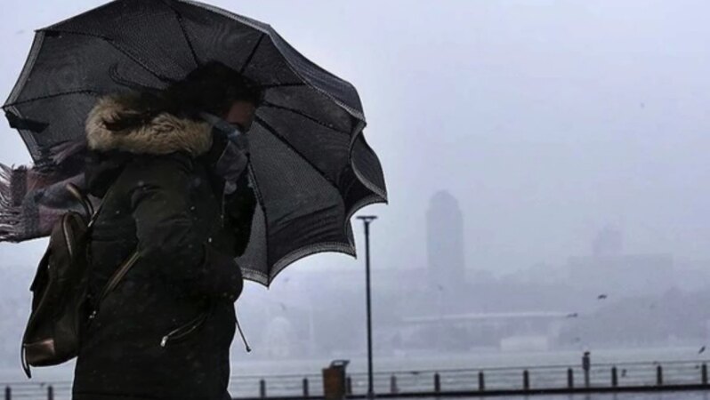İstanbul’da sağanak ve fırtına kendini göstermeye başladı