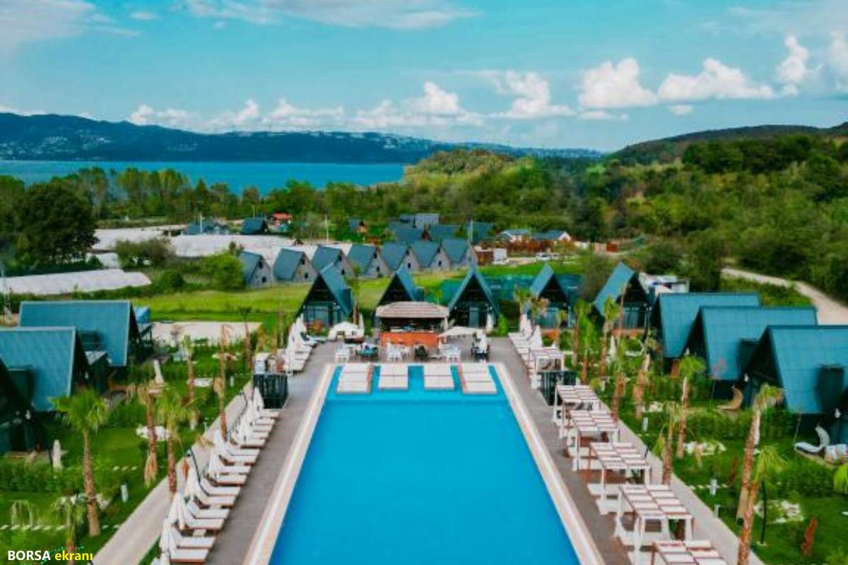 Sapanca’nın en ünlü ve lüks bungalov sitesi olan Ramada Resort Thermal Otel’deki 91 bungalov ruhsatsızlık sebebiyle mühürlendi
