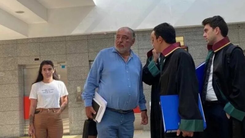 Ünlü televizyoncu Reha Muhtar hizmetçisinin kıymetli evrakları çaldığını iddia etti fakat savcılık takipsizlik kararı verdi