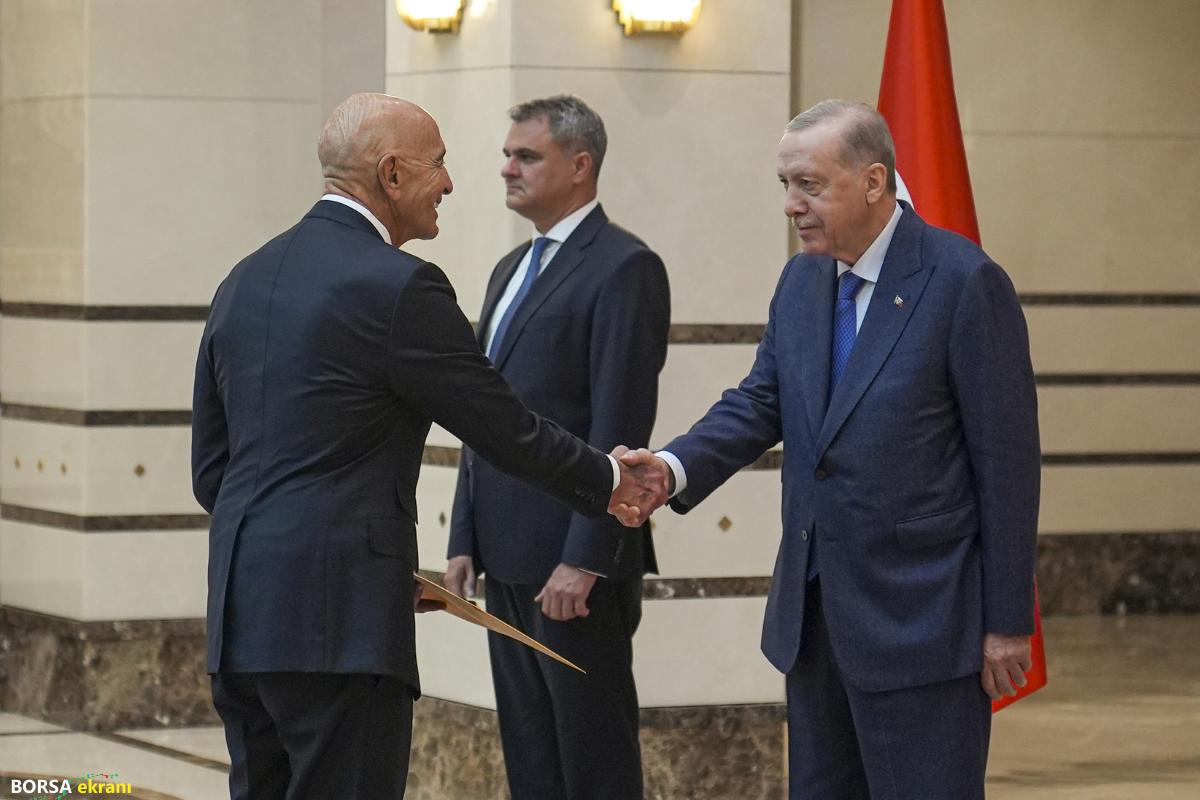 ABD’nin yeni Ankara Büyükelçisi Thomas Joseph Barrack, Cumhurbaşkanı Erdoğan’a inanç mektubunu sundu