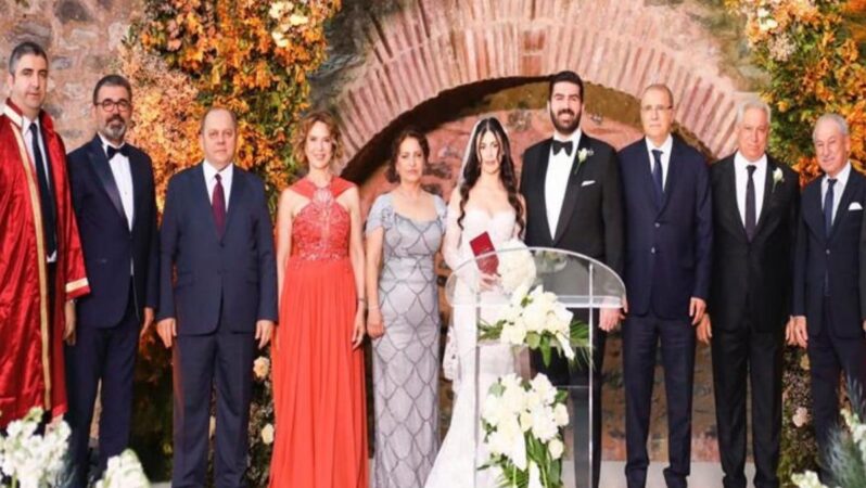 Boğaz’da finans dünyasının önde gelen isimleri Görkem ve Hazal Çınar’ın düğününde bir ortaya geldi