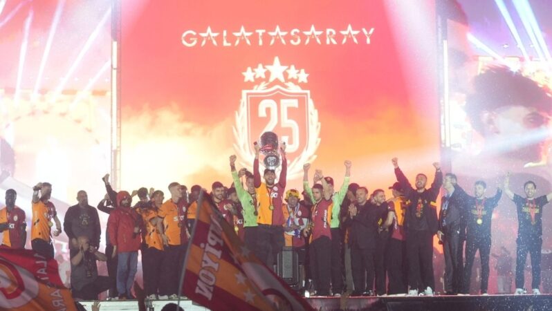 Galatasaray şampiyonluk kupasını aldı, Yenikapı’daki kutlamalarda unutulmaz anlar
