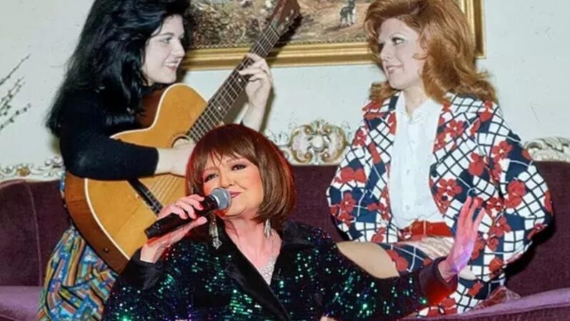 Gülden Karaböcek, yıllardır küs olduğu ablası Sevinç Karaböcek’e barış daveti yaptı: Ölümlü dünya, barışmak istiyorum