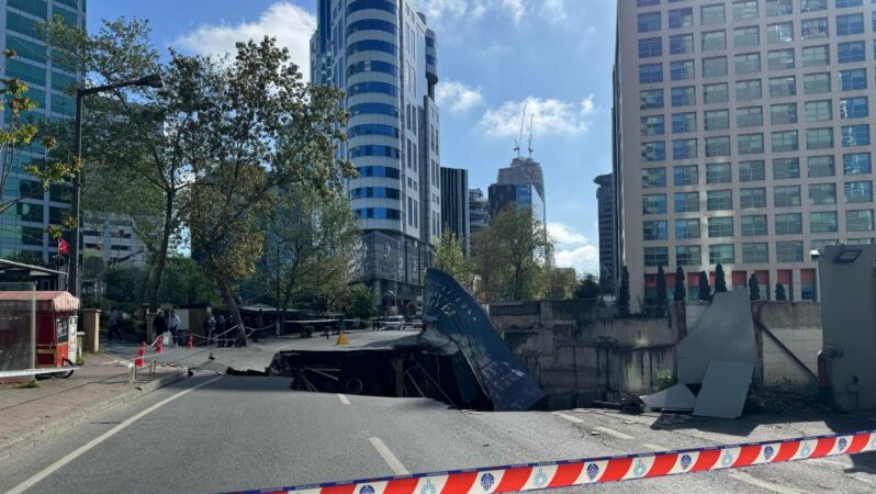 İstanbul’un Sarıyer ilçesindeki Maslak bölgesinde iş dünyasının kalbi olan cadde çöktü, yol trafiğe kapatıldı