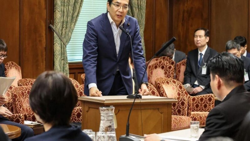 Japonya’da ‘Evimde satabileceğim kadar çok pirinç var’ diyen Tarım Bakanı Eto Taku istifa etti