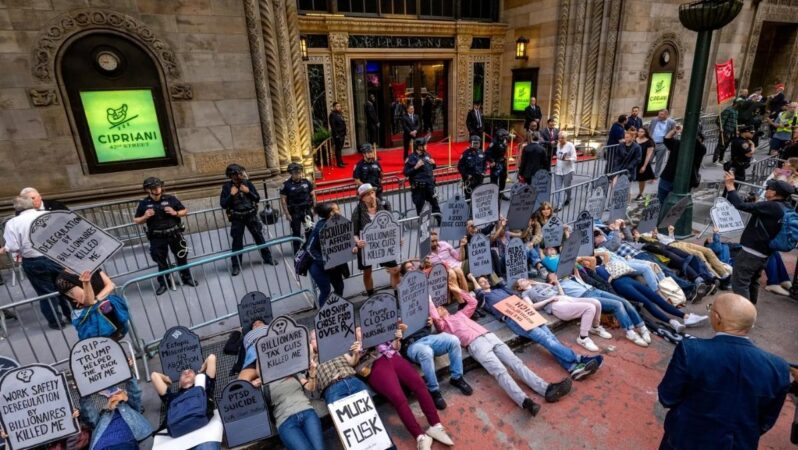 Masa başı 50 bin dolar ödeyen milyarderlere protesto şoku