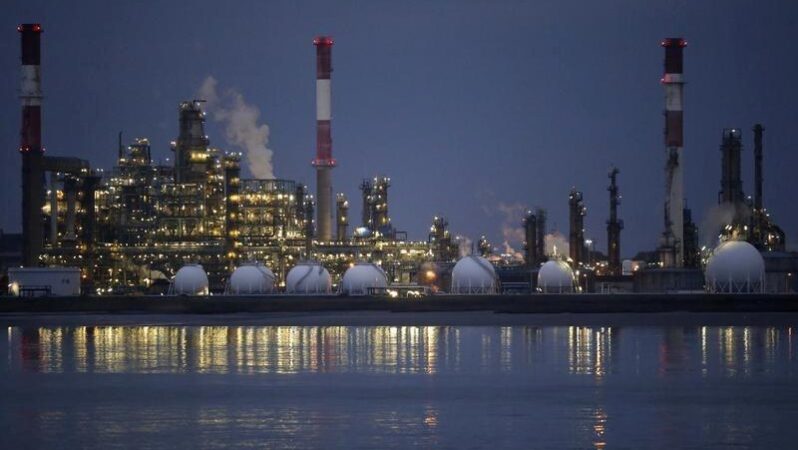 Petrol fiyatlarında düşüş: OPEC+ üretimi artırıyor, tahminler aşağı yönlü güncelleniyor