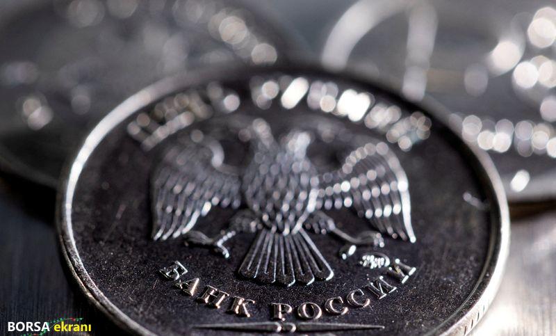 Rus rublesi, dolar karşısında 2 yılın doruğuna ulaştı