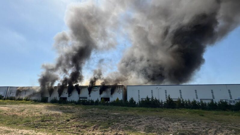 Tekirdağ’da kauçuk fabrikasında yangın çıktı