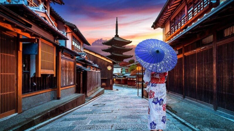 Turist sayısı beklenenin çok üzerine çıkınca, hizmetlere yetişemeyen Japonya’daki küçük belediyeler konuklardan vergi almaya başladı