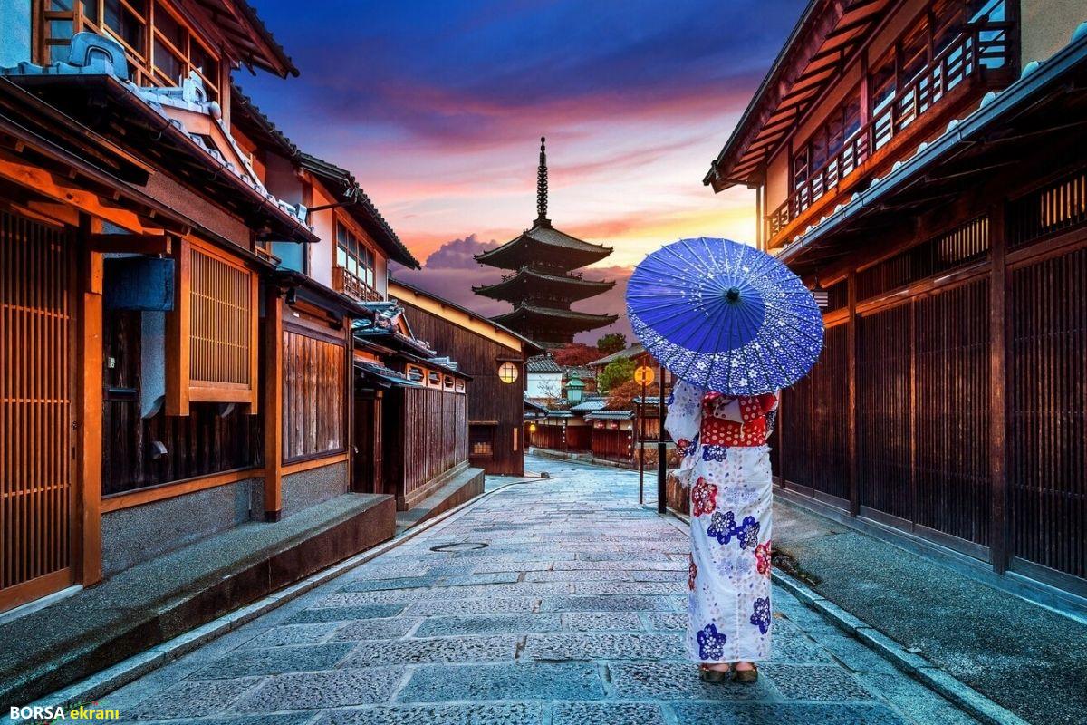 Turist sayısı beklenenin çok üzerine çıkınca, hizmetlere yetişemeyen Japonya’daki küçük belediyeler konuklardan vergi almaya başladı