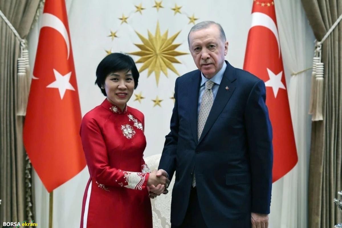 Vietnam Türkiye Büyükelçisi, 1 Mayıs’ta Cumhurbaşkanı Erdoğan’a itimat mektubu sundu ve gelişen ticaret bağlara dikkat çekerek Vietnam’a davet etti