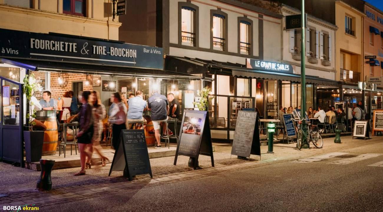 Fransız tatil beldesi ‘yarı çıplak’ ziyaretçilere karşı sert önlem alıyor