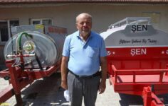Patlayan lastiğe rağmen yangına su taşıyan çiftçiye 3 tanker hediye geldi