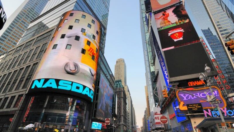 S&P 500 ve Nasdaq, güçlü istihdam verisi sonrası rekor seviyelere ulaştı