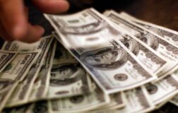 ABD’de hükümetin kapanma riski doları zayıflattı