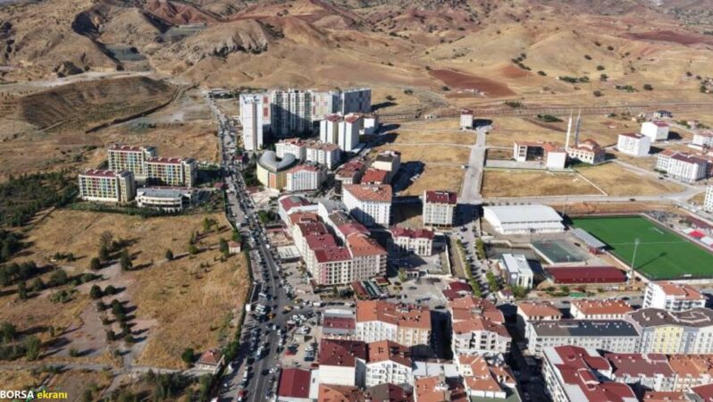 Öğrenciler gelince ilçenin nüfusu 38 binden 80 bine çıktı