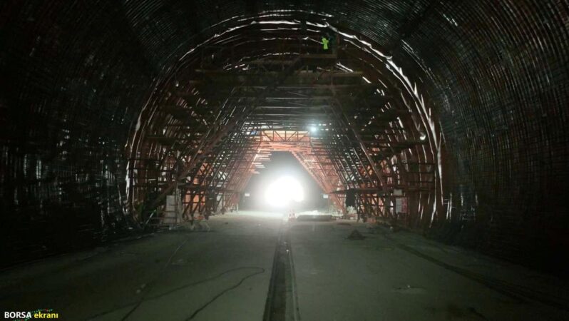 Ankara-İzmir arasını 3,5 saate düşürecek Köroğlu Tüneli’nde ışık göründü