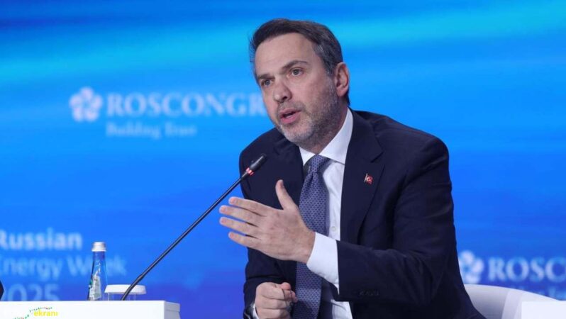 Bakan Bayraktar Rusya’da konuştu: Hiçbir enerji kaynağını dışlamıyoruz