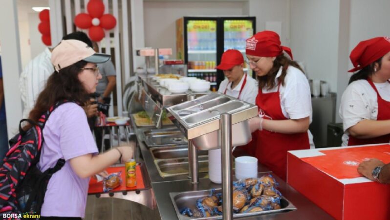 Öğrenciye 4 çeşit yemek 75 TL