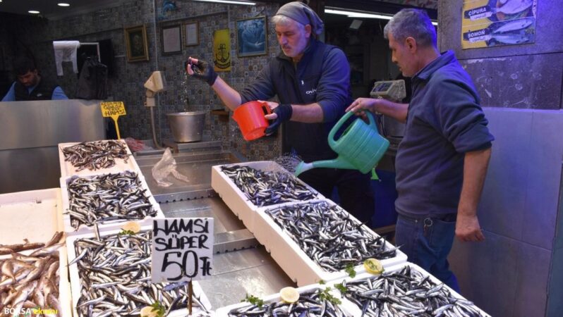 Hamsi ucuzladı, ilgi arttı: Şehir dışından bile talep var