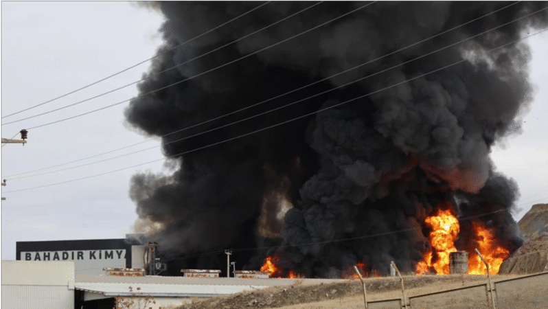 Bahadır Kimya fabrikasında yangın: Çok sayıda ekip müdahale ediyor, can kaybı yok