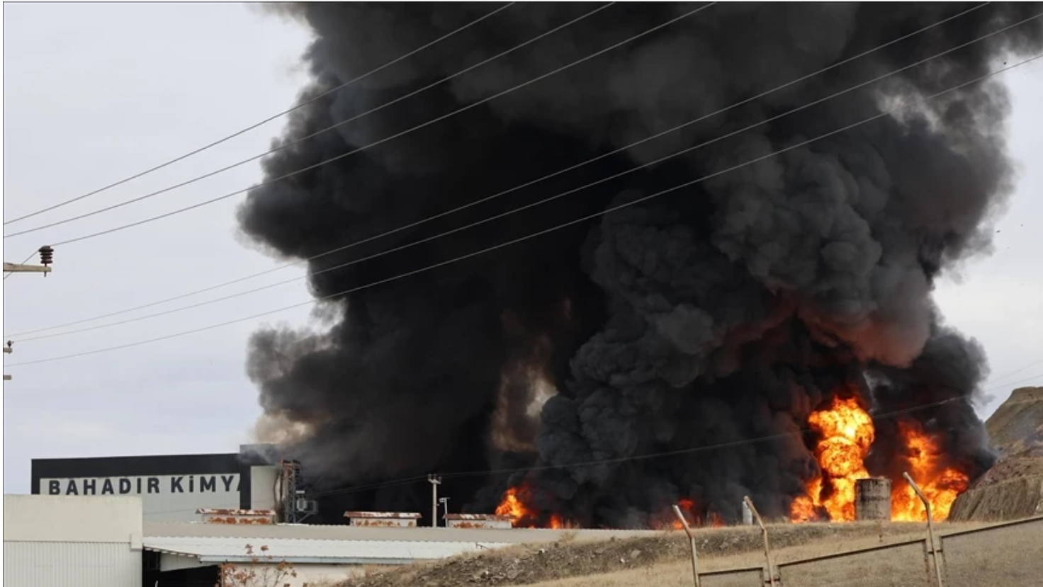 Bahadır Kimya fabrikasında yangın: Çok sayıda ekip müdahale ediyor, can kaybı yok