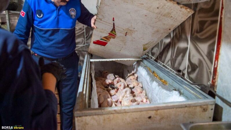 Dönerciden kurtlu salça ve turşu çıktı