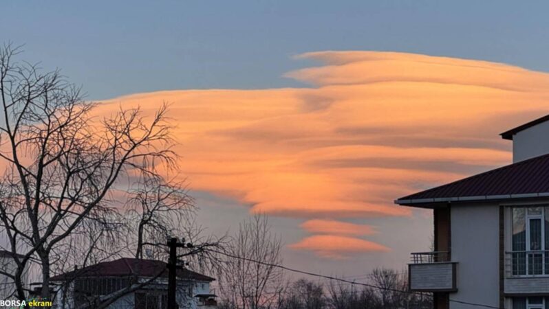 Nadir doğa olayı: Gökyüzünde mercek bulutu mesaisi