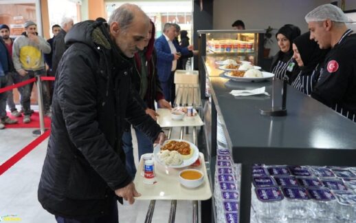 Her gün 1000 kişiye 55 TL’ye 4 çeşit yemek