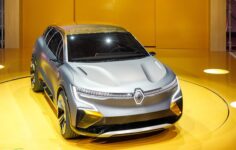 Renault’dan Radikal Karar: Ampere Birimi Kapatılıyor, Elektrikli Araç Stratejisi Değişiyor