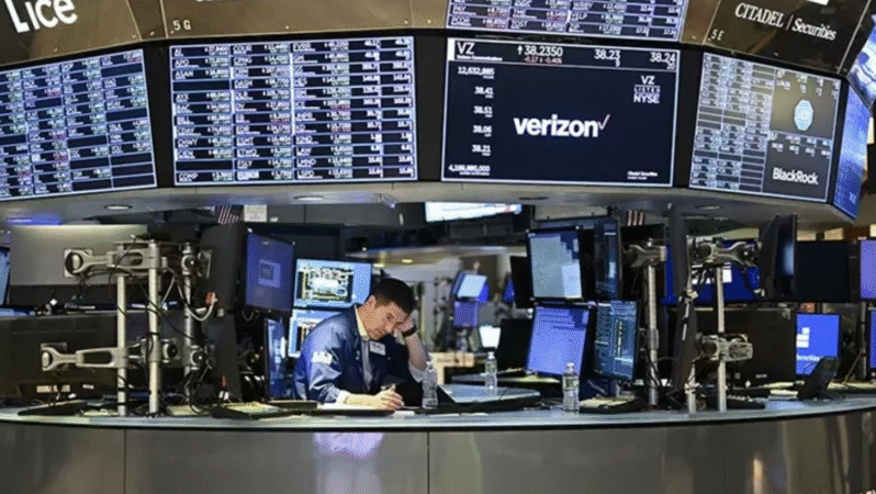 New York borsası Trump’ın İran açıklamaları sonrası düşüşle açıldı