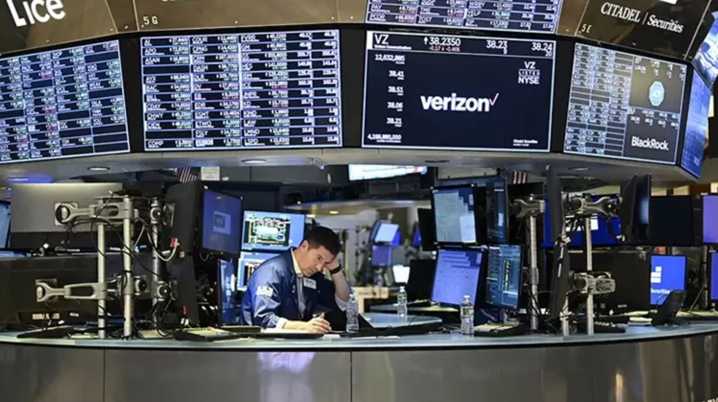 New York borsası Trump’ın İran açıklamaları sonrası düşüşle açıldı