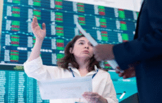 Piyasalarda gün sonu: BIST 100 geriledi, altın ve petrol yükseldi