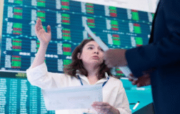 Piyasalarda gün sonu: BIST 100 geriledi, altın ve petrol yükseldi