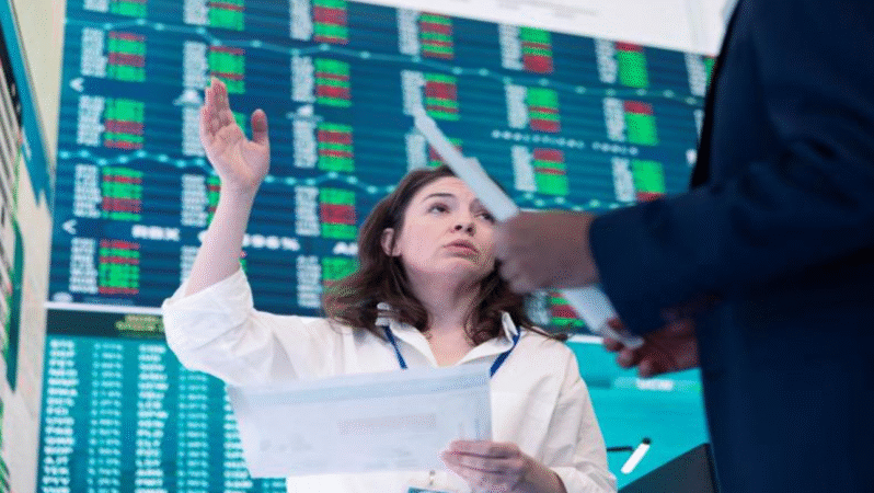 Piyasalarda gün sonu: BIST 100 geriledi, altın ve petrol yükseldi