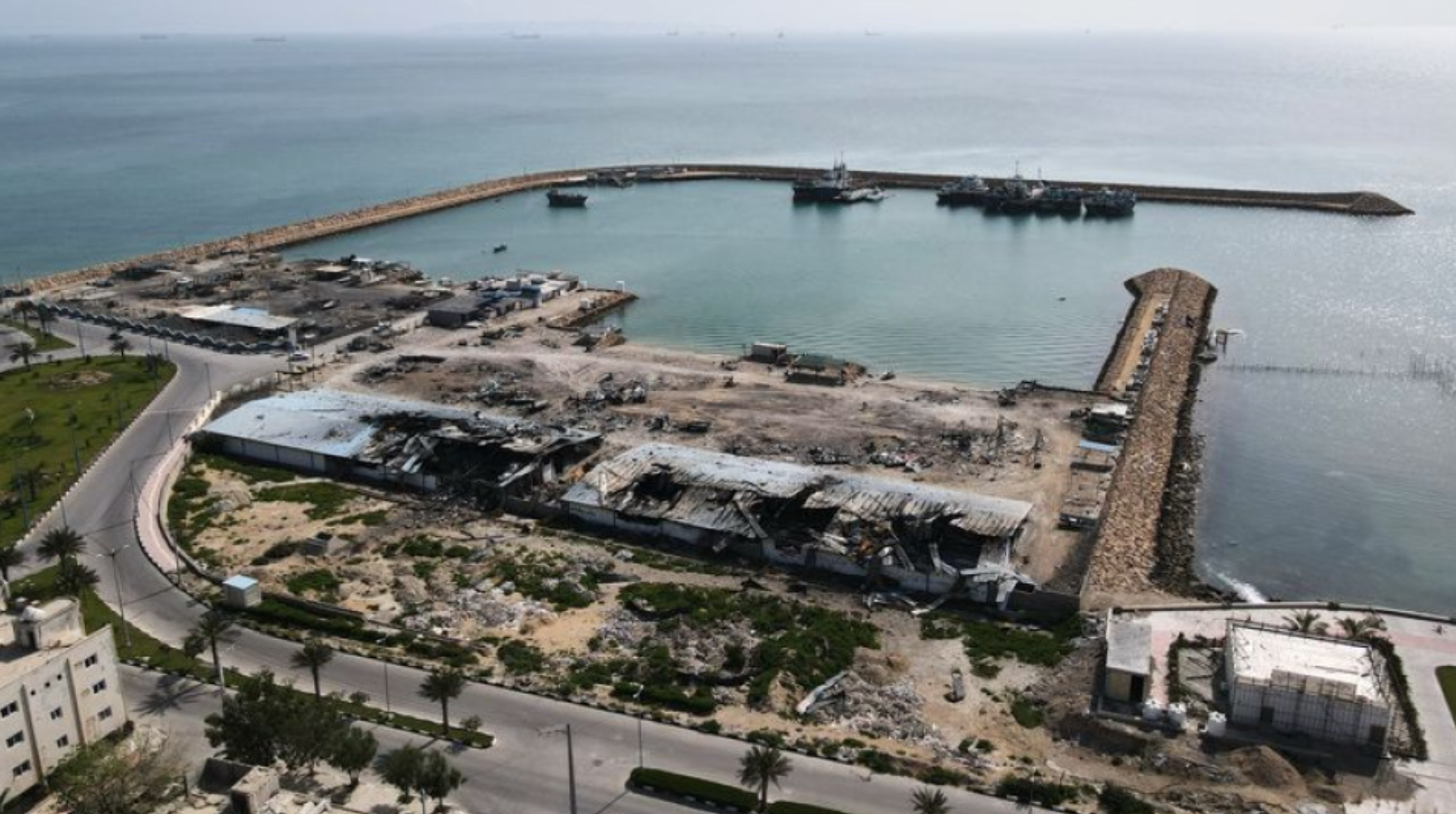 İran, ABD’nin deniz ablukasını gerekçe göstererek Hürmüz Boğazı’nı yeniden kapattı