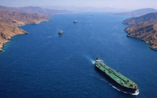 Petrol ve LPG Tankerleri Hürmüz Boğazı’nı Geçti, 4 LNG Tankeri Boğaz Yönünde İlerliyor