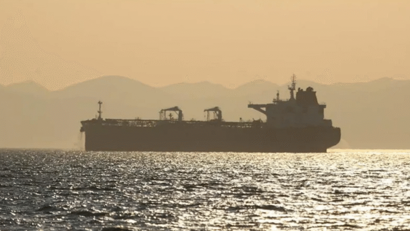 Hürmüz Boğazı’nda kriz büyüyor: Bazı gemiler rotasını çevirip geri döndü