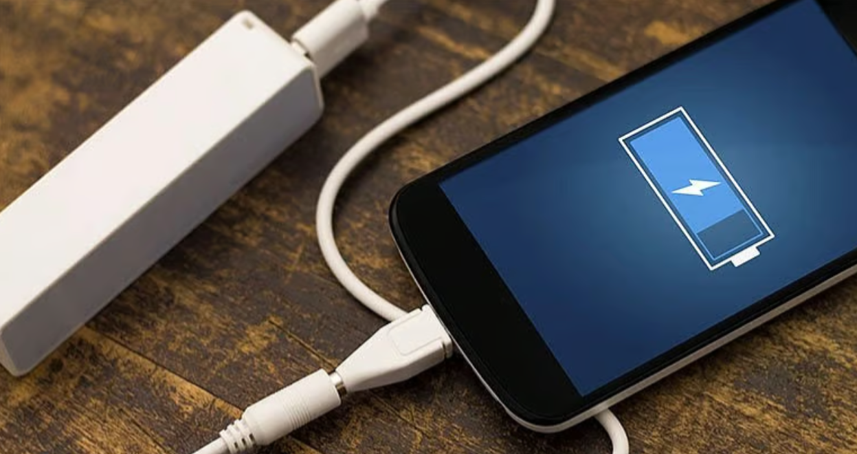 AB’den Akıllı Telefonlarda Yeni Dönem: 2027’de Kullanıcı Bataryasını Kendi Değiştirecek