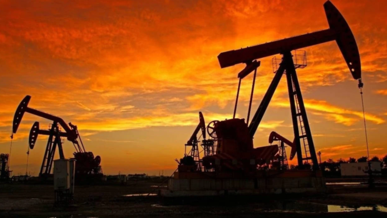 Petrolde Kritik Eşik: Gözler İran ve Hürmüz Boğazı’nda