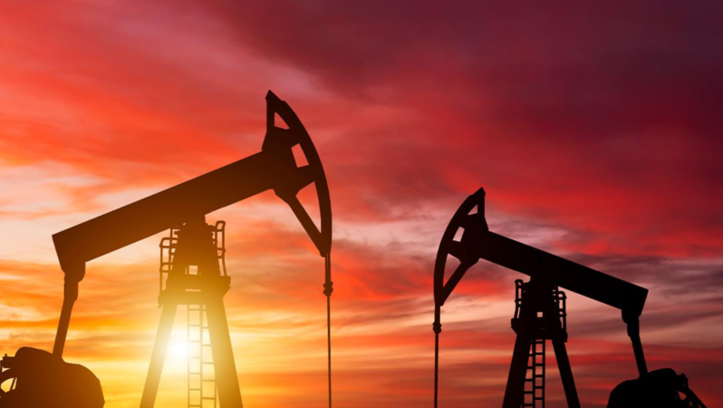 Petrol Fiyatlarında Sert Düşüş: Gözler Hürmüz Boğazı ve İran Arzında