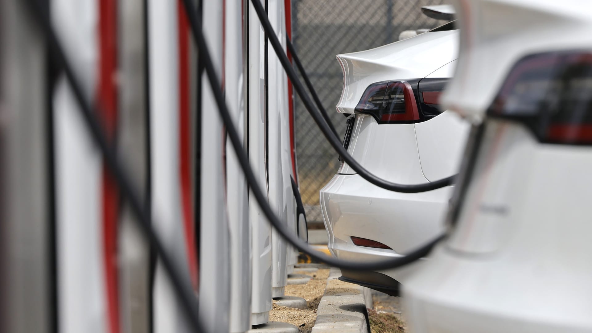 ELEKTRİKLİ ARAÇ FİYATLARI YÜKSELİYOR