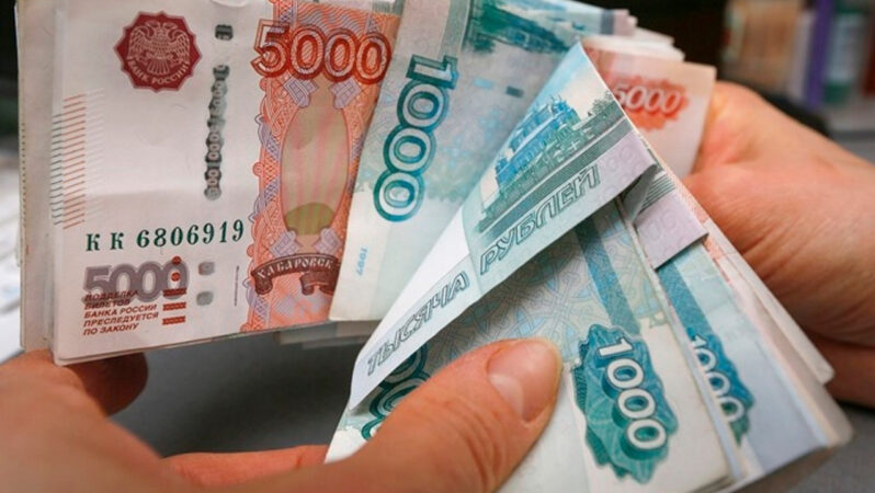Rusya Bütçesini 1 Trilyon Ruble Artırdı