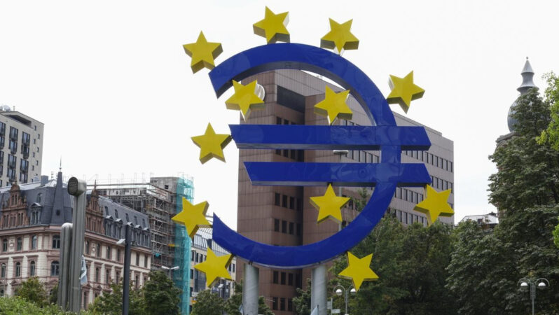 Euro Bölgesi Büyüme Hattına Girdi