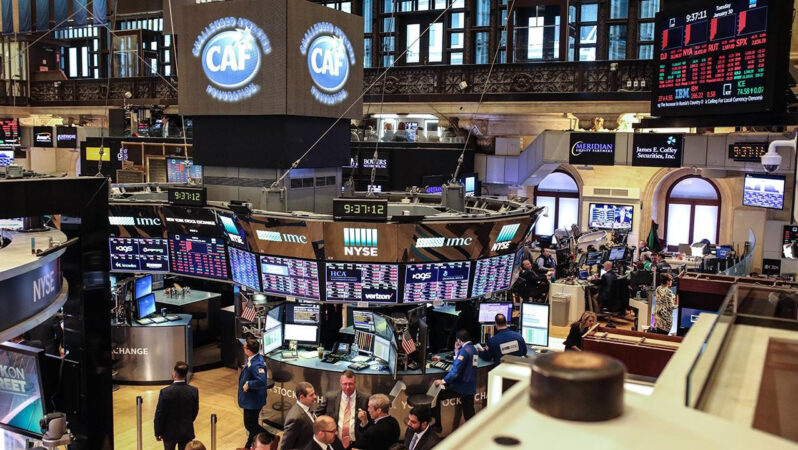 Zayıf İstihdam S&P 500’ü Rekora Taşıdı