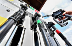 Akaryakıt Fiyatları: Petrol, Kur, Vergi Etkisi