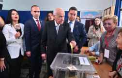 AK Parti Seçim Yasasını Değiştirmeye Hazırlanıyor