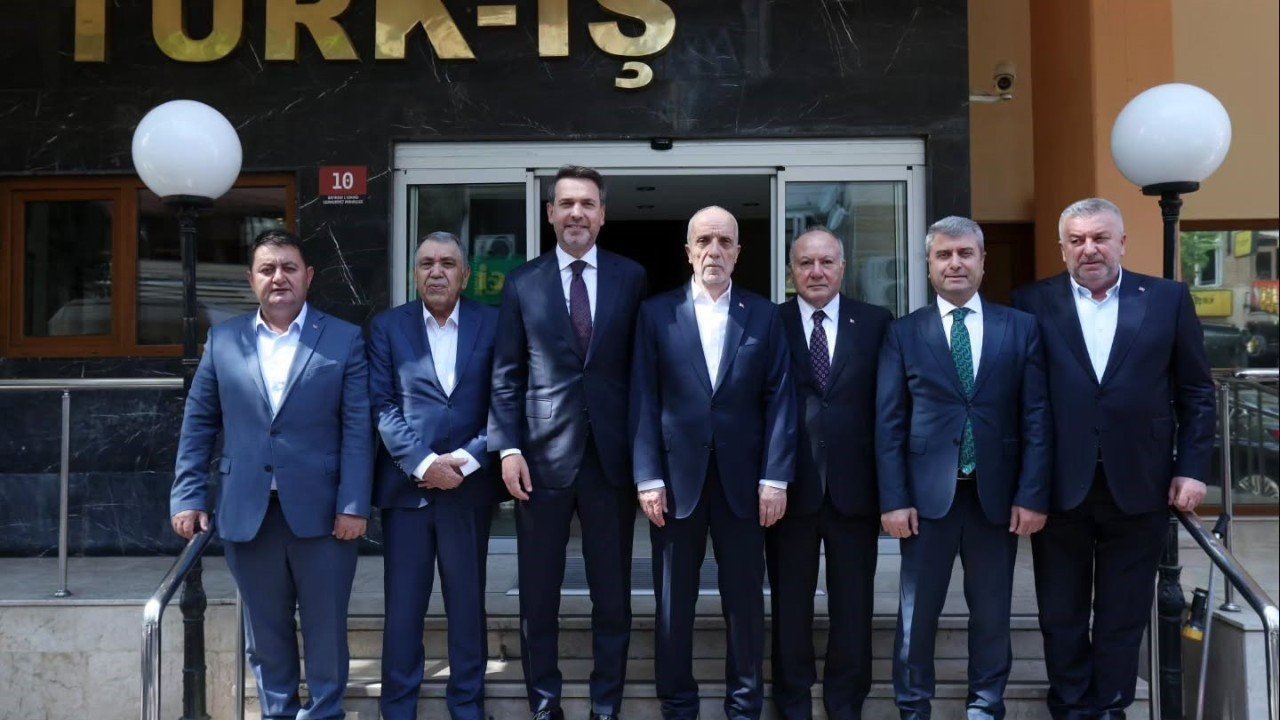 Enerji Bakanı Türk-İş Lideriyle Buluştu